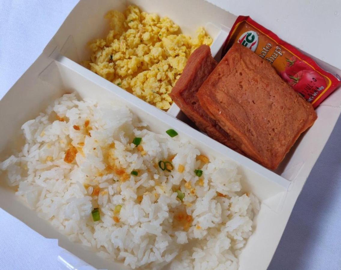 Reddoorz Premium Near Greenbelt Makati - Vaccinated Staff Makati City Exteriör bild