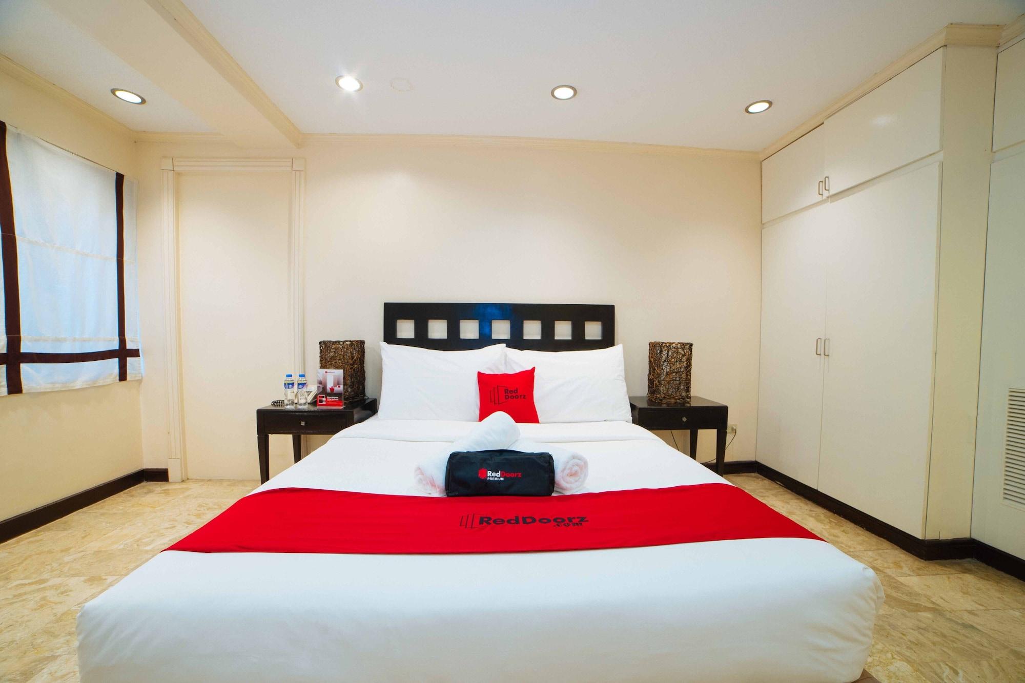 Reddoorz Premium Near Greenbelt Makati - Vaccinated Staff Makati City Exteriör bild