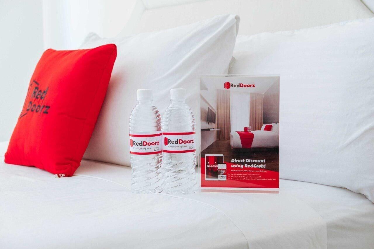 Reddoorz Premium Near Greenbelt Makati - Vaccinated Staff Makati City Exteriör bild