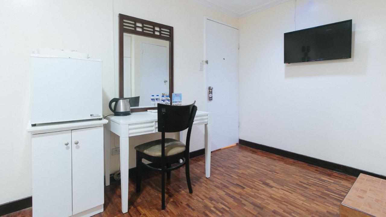 Reddoorz Premium Near Greenbelt Makati - Vaccinated Staff Makati City Exteriör bild