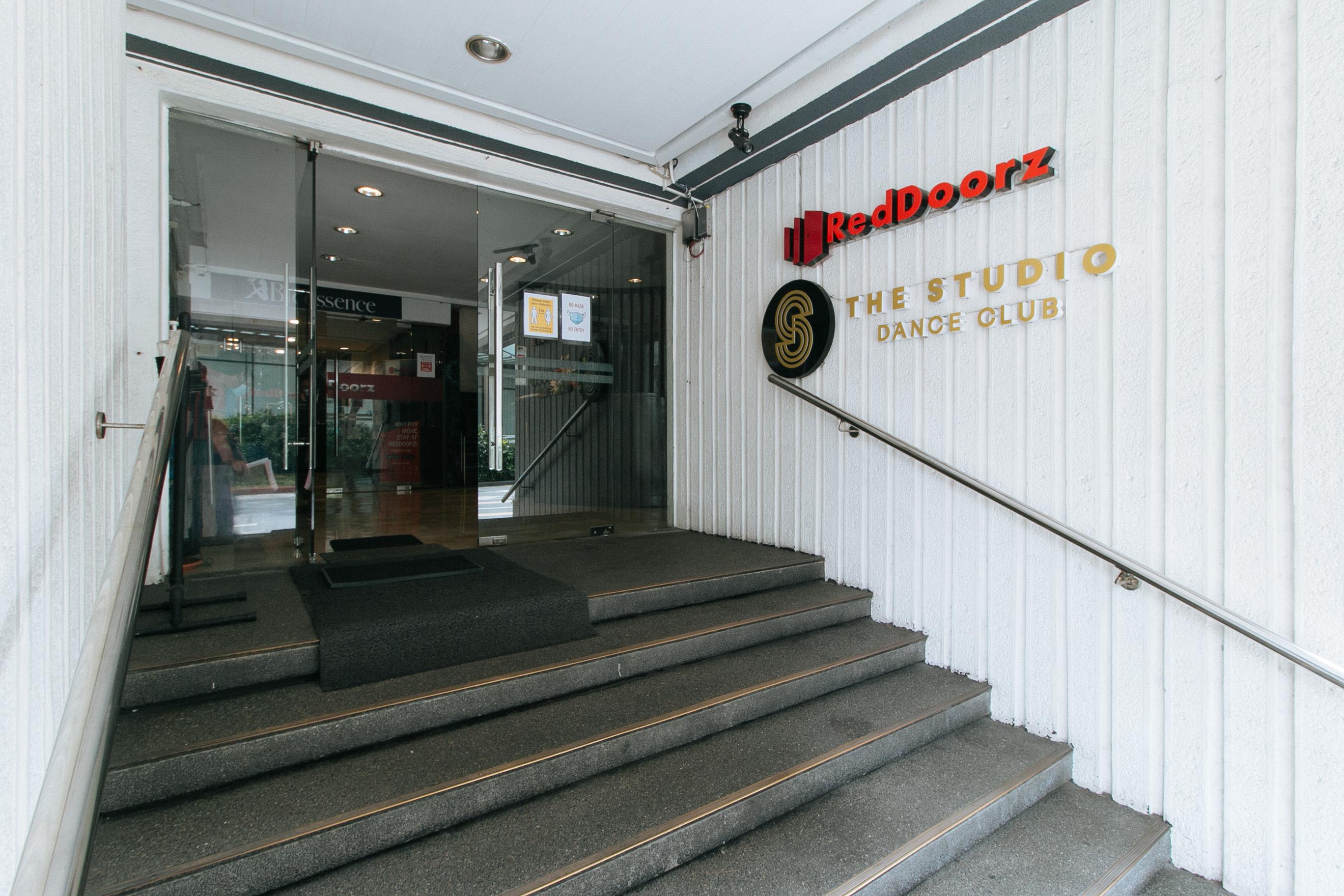 Reddoorz Premium Near Greenbelt Makati - Vaccinated Staff Makati City Exteriör bild