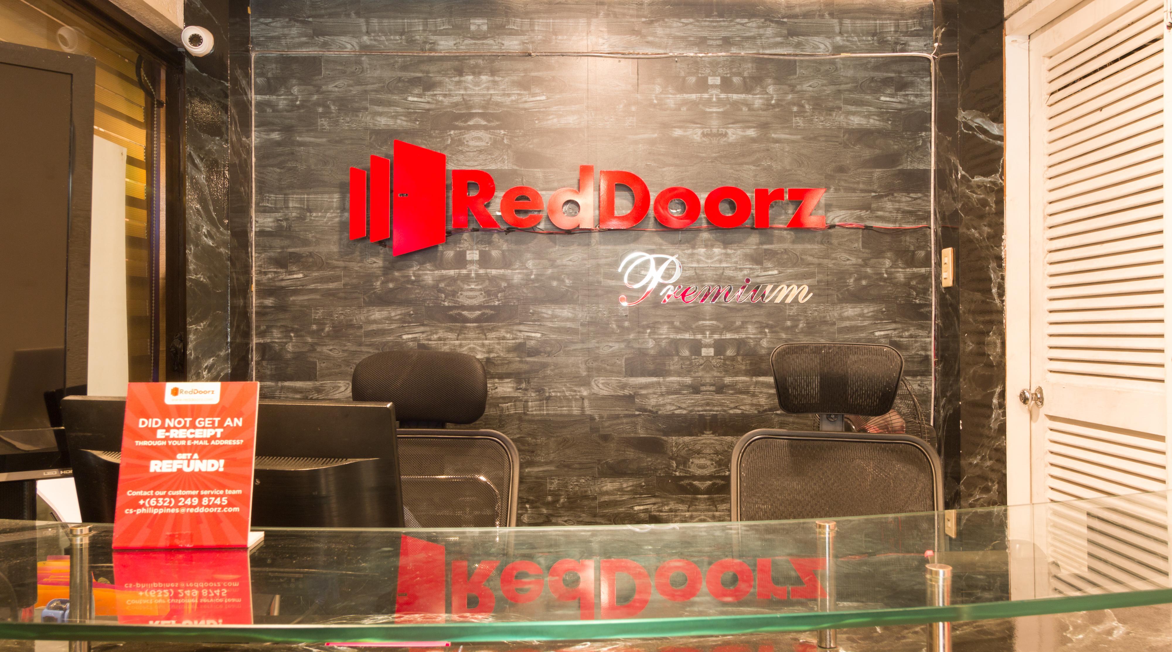 Reddoorz Premium Near Greenbelt Makati - Vaccinated Staff Makati City Exteriör bild
