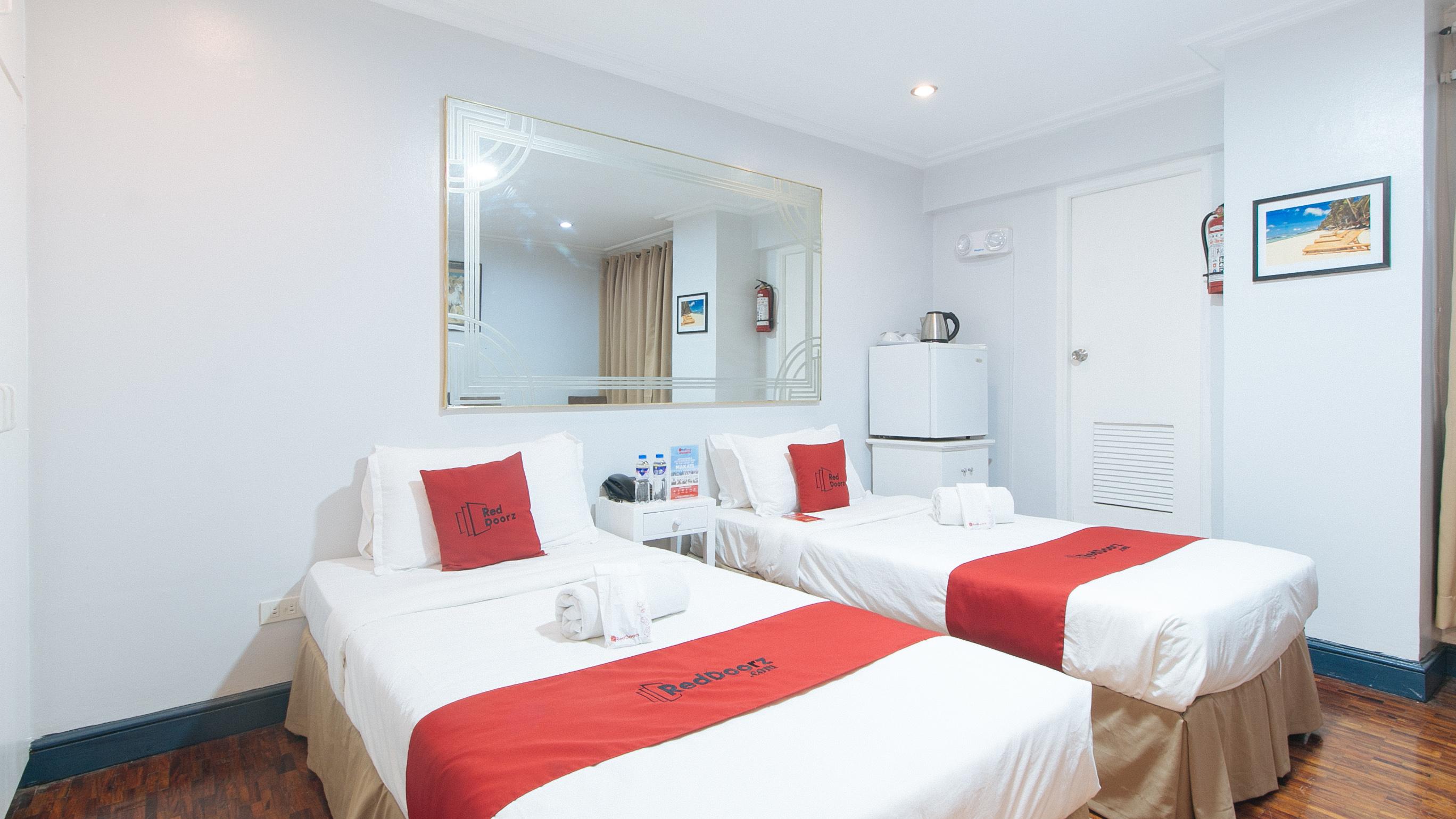 Reddoorz Premium Near Greenbelt Makati - Vaccinated Staff Makati City Exteriör bild